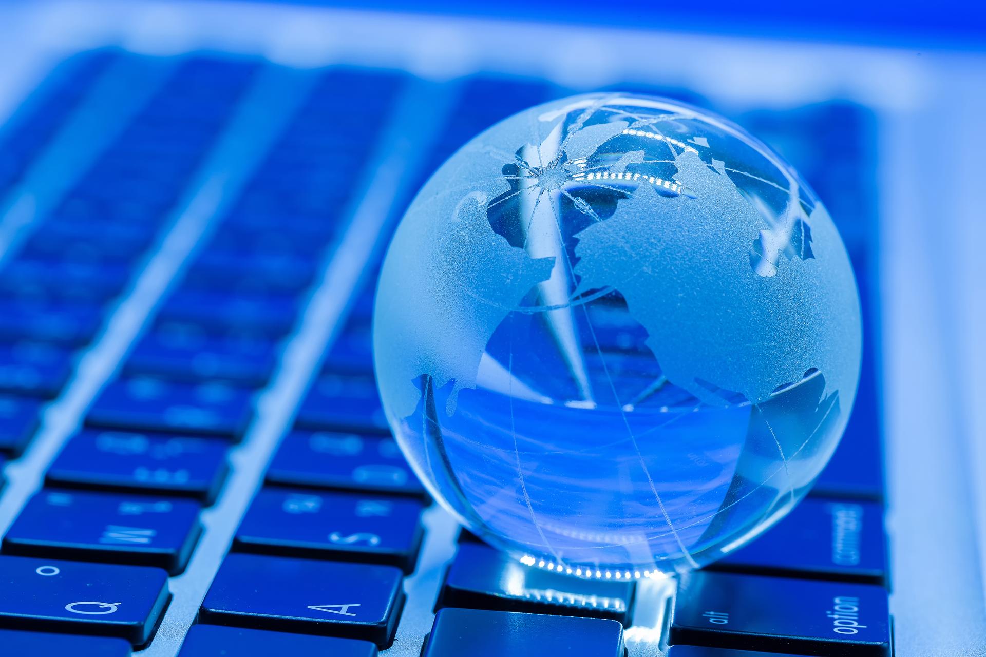 Business Concept Glass World Laptop (1)